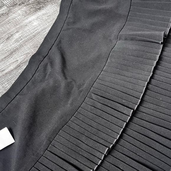 New with tag Black Short Skirt Preppy Vibe - Picture 2 of 6